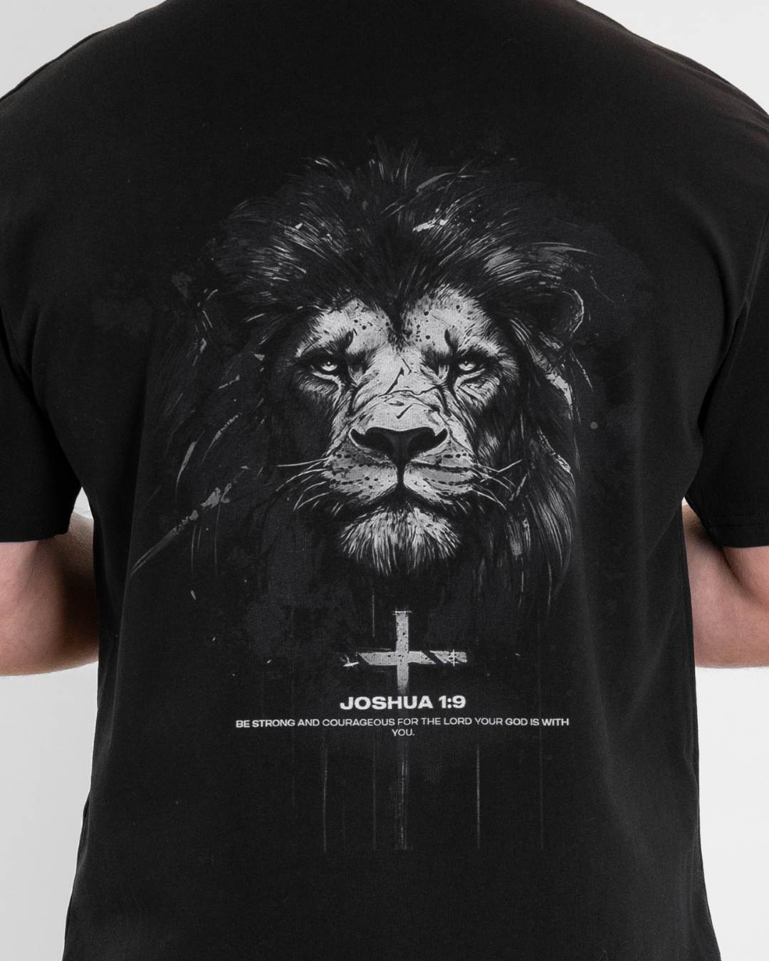Joshua 1:9 Lion Oversized T-shirt