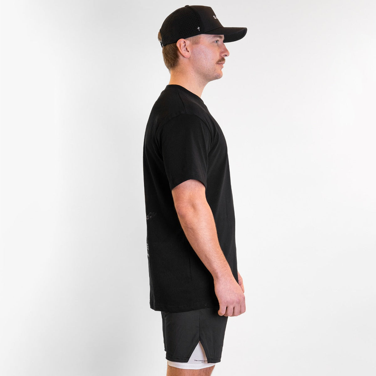 Joshua 1:9 Lion Oversized T-shirt